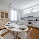 Lägenhet Santo Stefano 76 *